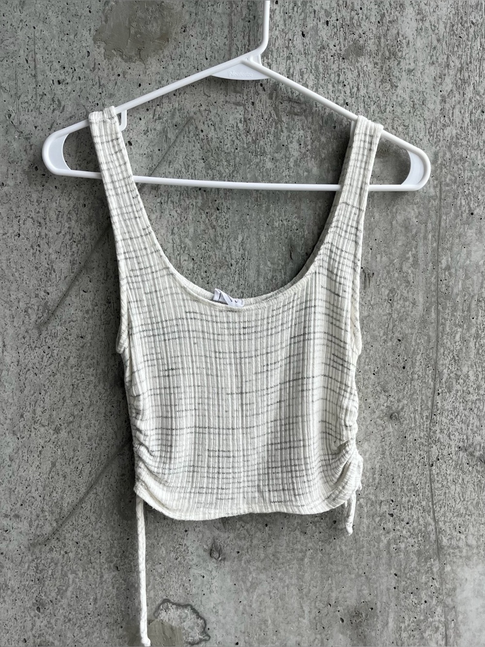 Le Lis Sleeveless Ruched Crop Tank - Cream